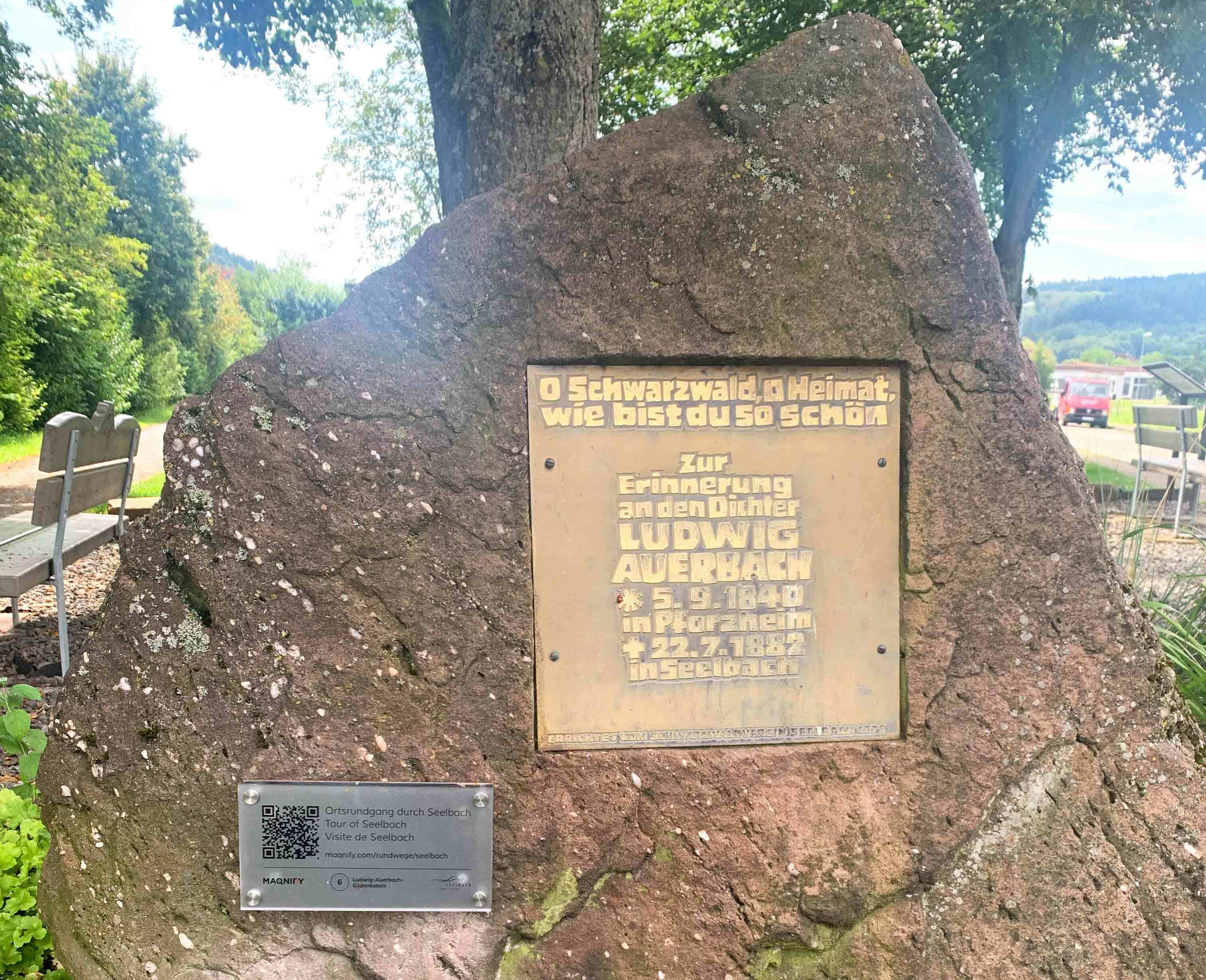 Ludwig-Auerbach-Gedenkstein mit QR-Code Tafel